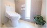 建築プラン例・建物価格１，９００万円・建物面積３０坪

白を基調とした清潔感のあるトイレ♪

ちょっとしたアクセントクロスが、落ち着く空間を演出します♪